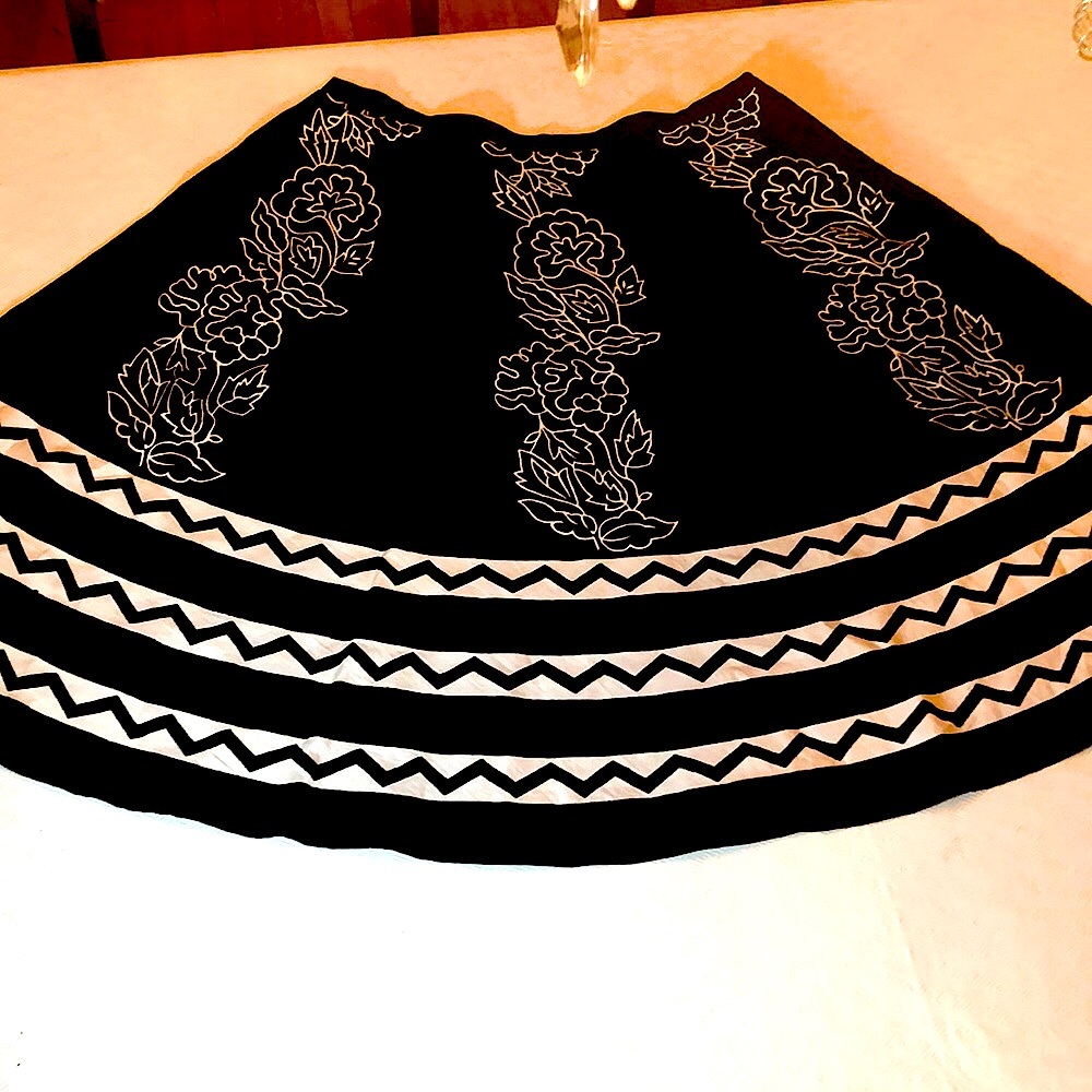 1X Black & White circle skirt